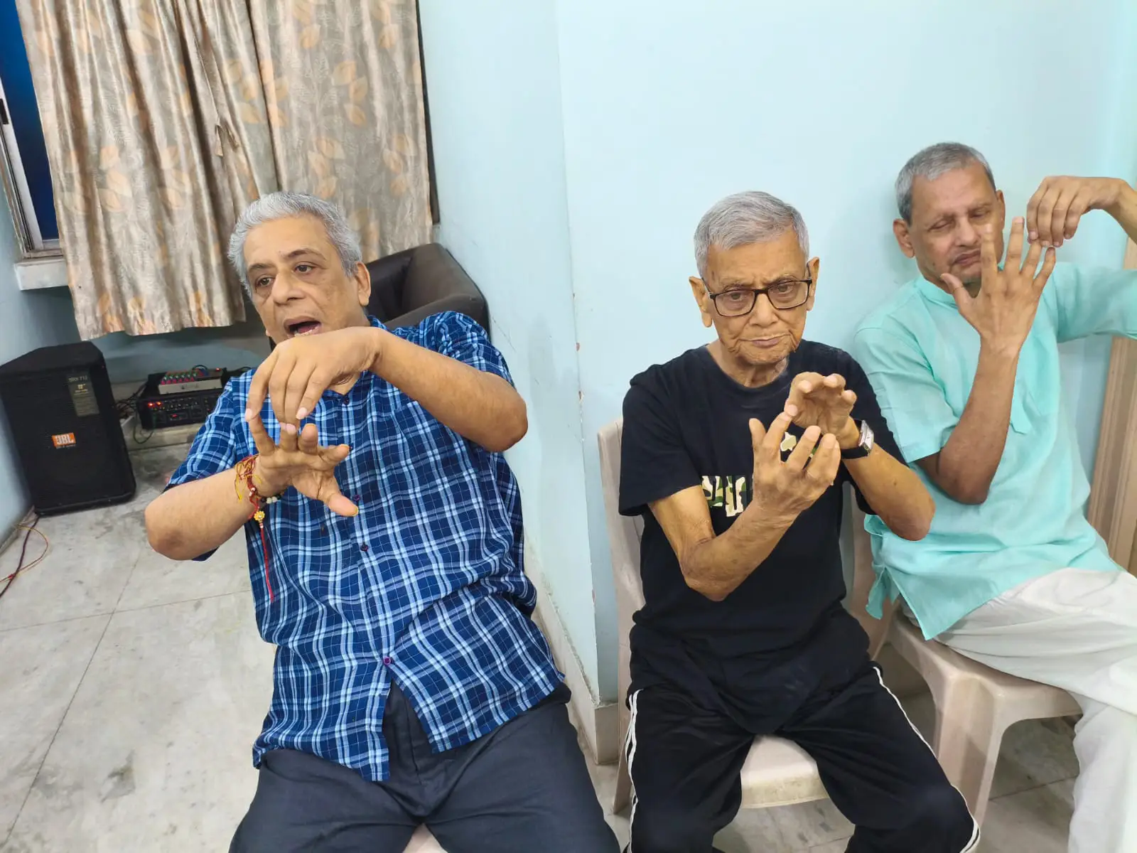 Comparison infographic: Independent living vs assisted living for seniors | Shibasram Trust Kolkata