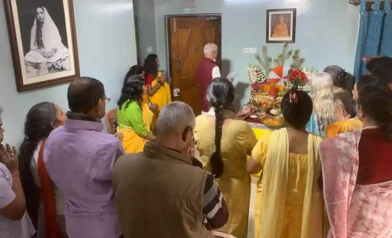 Old Age Home in Santoshpur